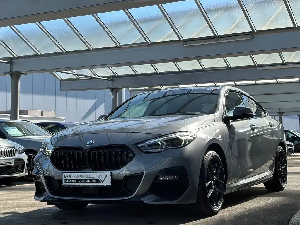 Gebraucht BMW 220 M Sport 190 PS (139 kW) 2024 Skyscraper grau (metallic) Coupé