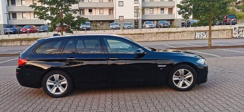 Gebraucht BMW 520 Sport Line 190 PS (139 kW) 2017 Schwarz Kombi