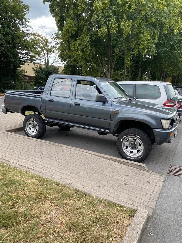 Grau Gebraucht 1990 Toyota HiLux Abholung | 21.000 € - Bild 1/4