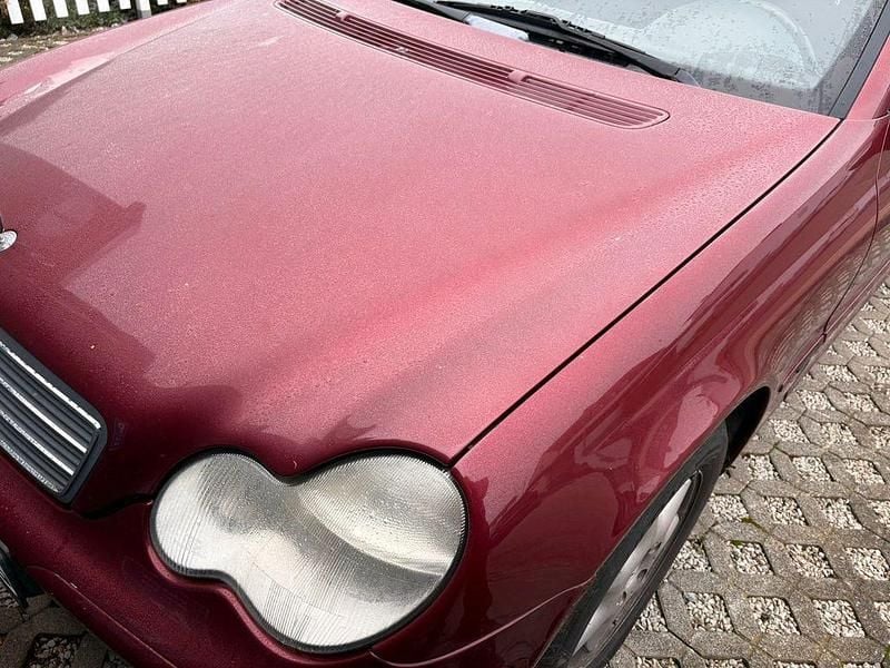 Usado Mercedes C200 Classic 163 HP (119 kW) 2000 Vermelho Sedan