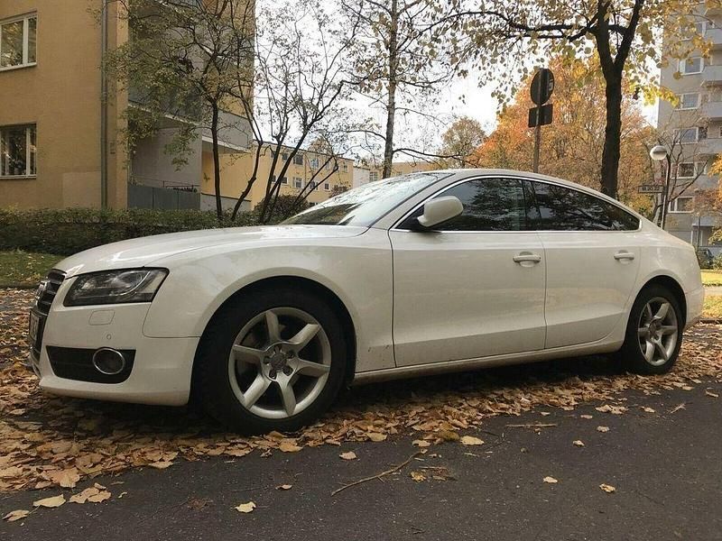 Weiß Gebraucht 2010 Audi A5 Sportback Comfort Limousine | 9.000 € (Guter Preis) - Bild 1/4