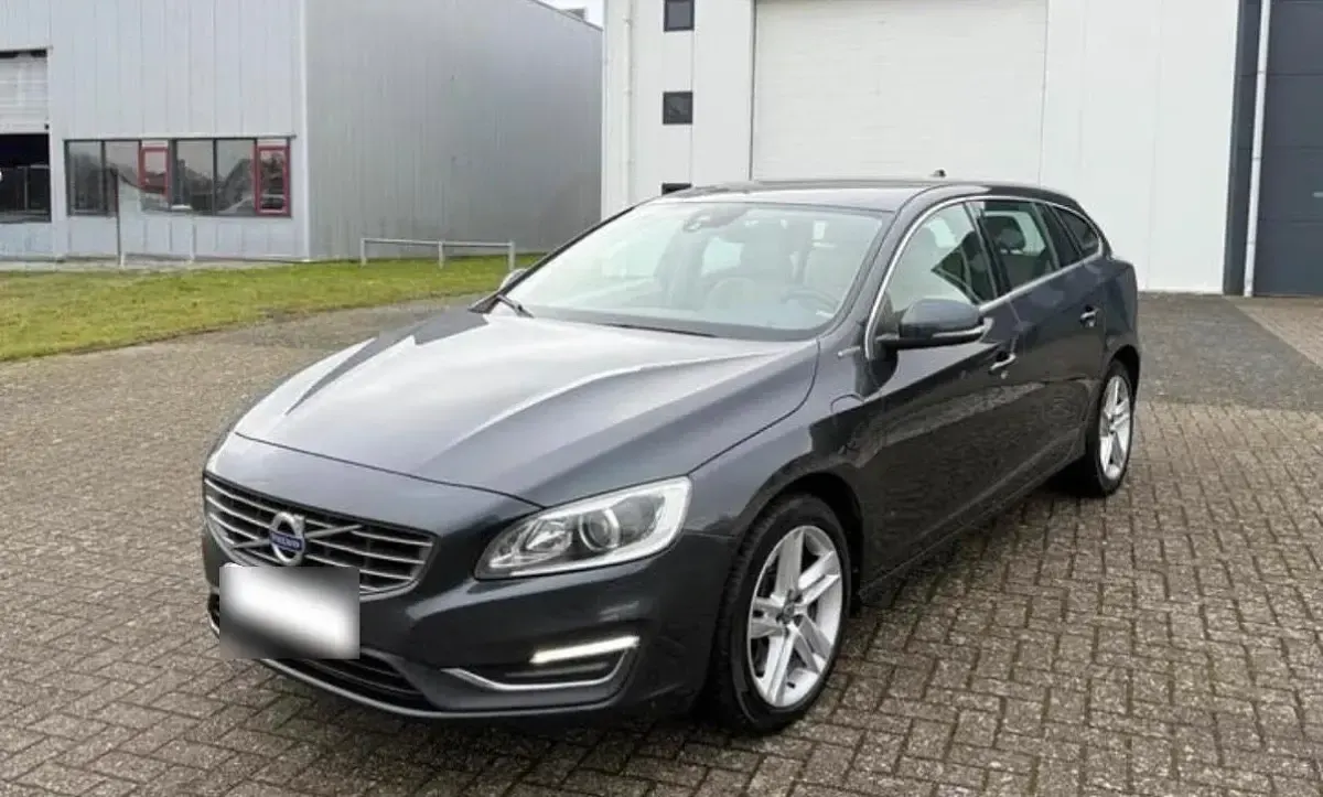Gebraucht Volvo V60 Summum 220 PS (161 kW) 2015 Grau Kombi