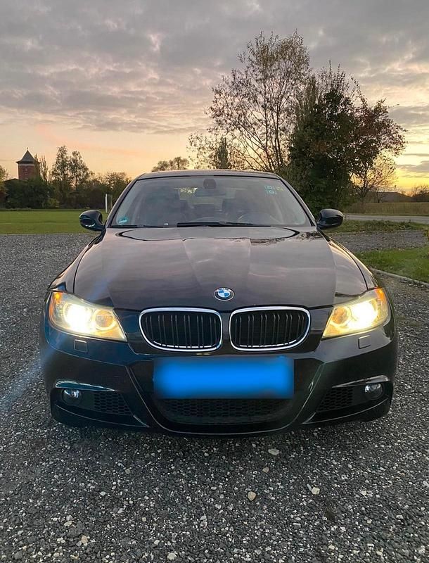 Gebraucht BMW 320 170 PS (125 kW) 2009 Schwarz Limousine