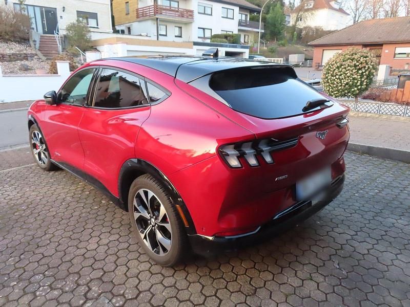 Gebraucht Ford Mustang Mach-E 197 kW (269 PS) 2021 Rot SUV