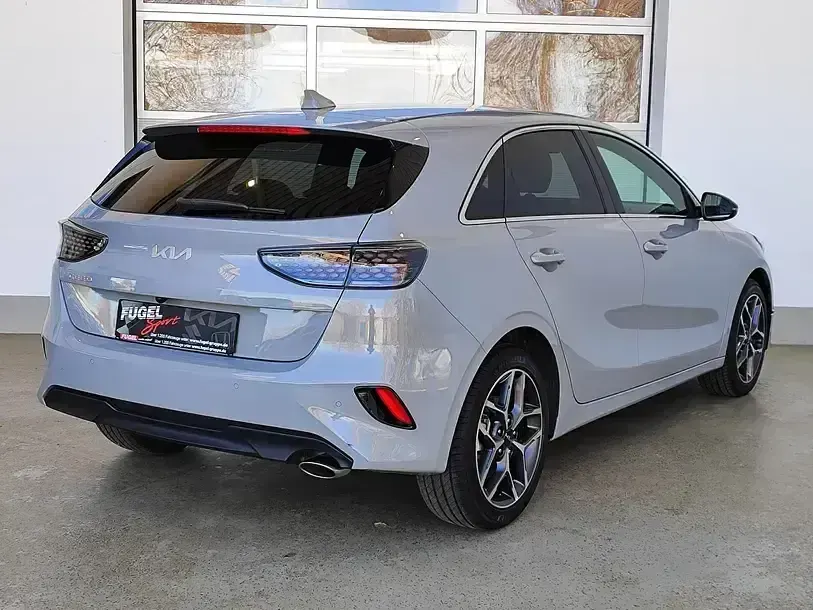 Używany Kia Ceed 140 KM (102 kW) 2024 Szary Hatchback