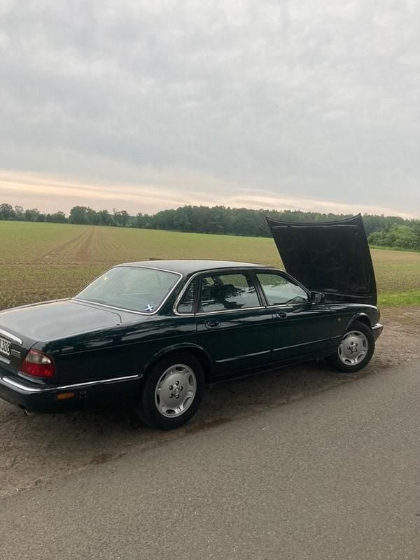 Grün Gebraucht 1998 Jaguar XJ8 Limousine | 5.000 € (Guter Preis) - Bild 1/4