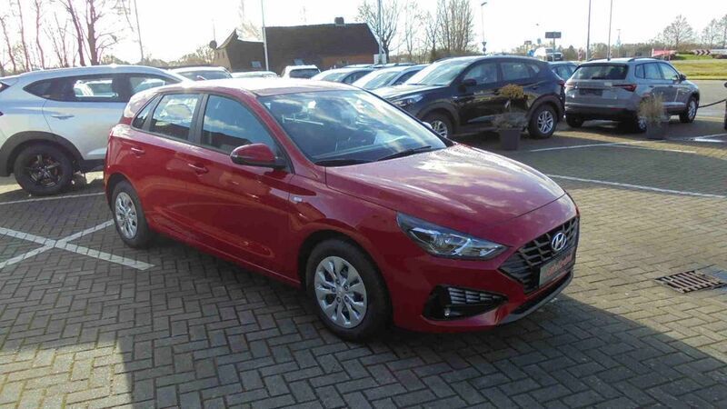 Rot Neu 2025 Hyundai i30 Advantage Limousine | 19.990 € (Superpreis) - Bild 1/4