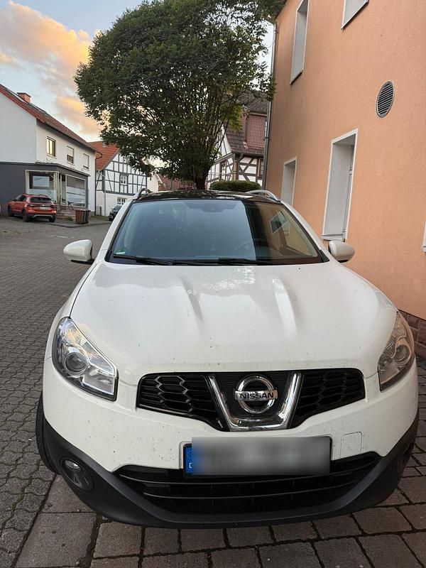 Weiß Gebraucht 2011 Nissan Qashqai +2 SUV | 8.200 € (Etwas zu teuer) - Bild 1/4