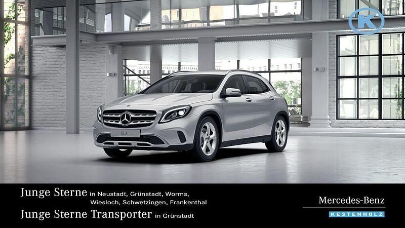 Polarsilber Gebraucht 2017 Mercedes GLA250 Urban SUV | 24.440 € (Fairer Preis) - Bild 1/4