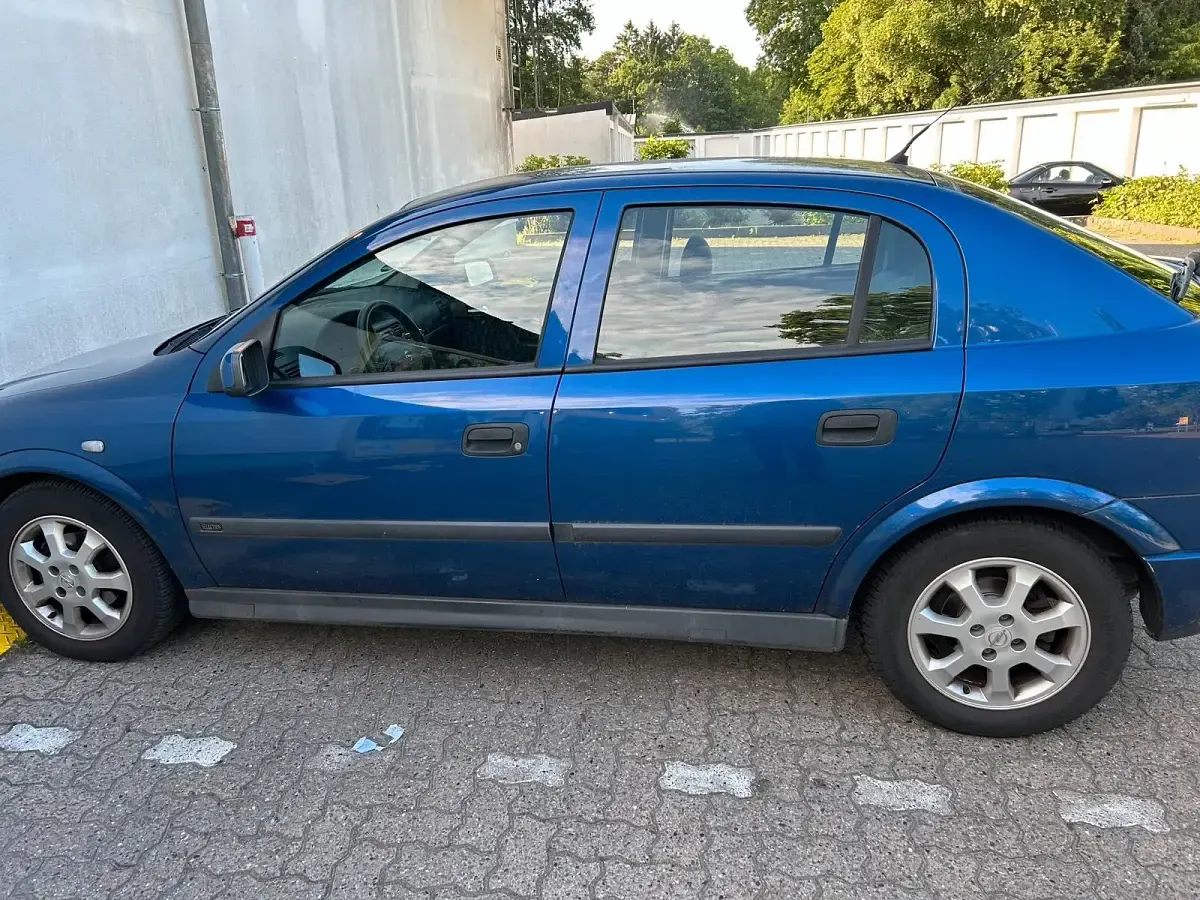 Gebraucht Opel Astra 84 PS (61 kW) 2002 Blau Kombi