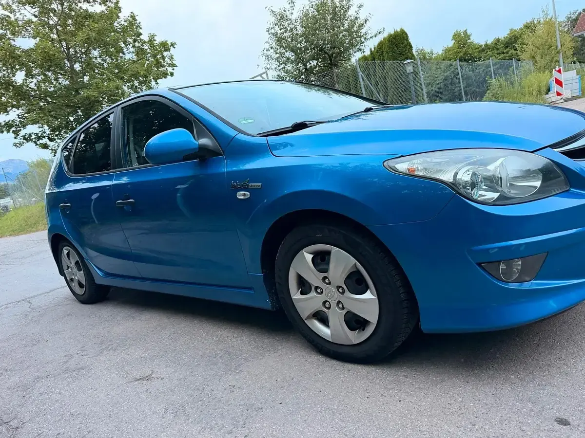 Gebraucht Hyundai i30 109 PS (80 kW) 2010 Blau Limousine