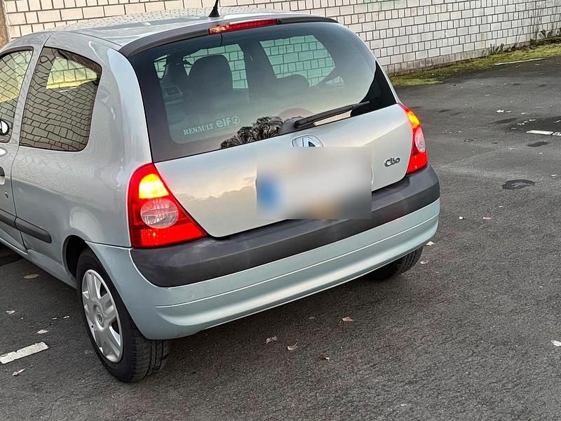 Gebraucht Renault Clio II 58 PS (42 kW) 2001 Silber Kleinwagen