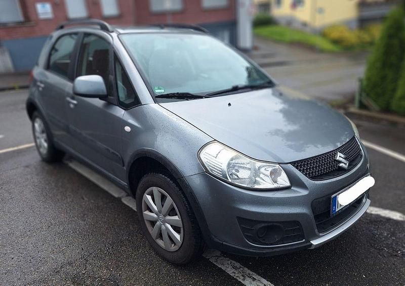 Grau Gebraucht 2012 Suzuki SX4 S-Cross SUV | 6.999 € (Superpreis) - Bild 1/4
