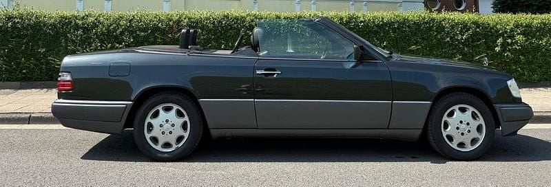 Second-hand Mercedes E320 220 CP (161 kW) 1994 Negru Cabrio