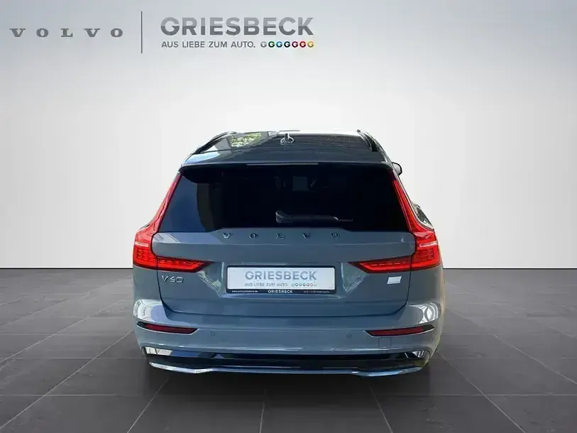 Gebraucht Volvo V60 Plus 455 PS (334 kW) 2023 Thunder grey / metallic Kombi