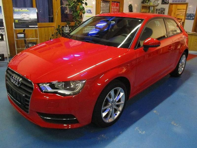 Rot Gebraucht 2015 Audi A3 Attraction Limousine | 11.850 € (Guter Preis) - Bild 1/4
