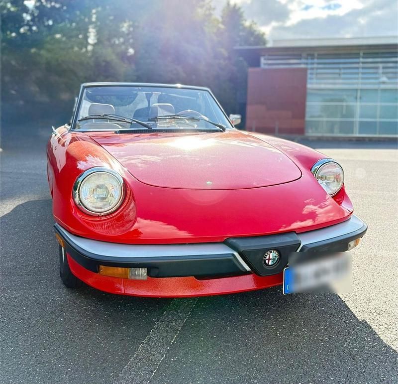 Rot Gebraucht 1985 Alfa Romeo Spider Cabrio | 15.000 € - Bild 1/4