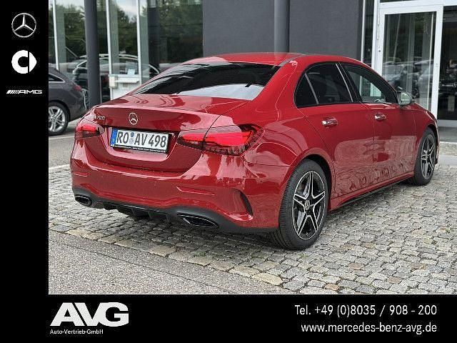 Gebraucht Mercedes A200 AMG 163 PS (119 kW) 2025 Patagonienrot Limousine