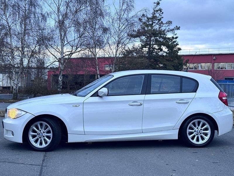Gebraucht BMW 118 Advantage 143 PS (105 kW) 2011 Weiß Kleinwagen