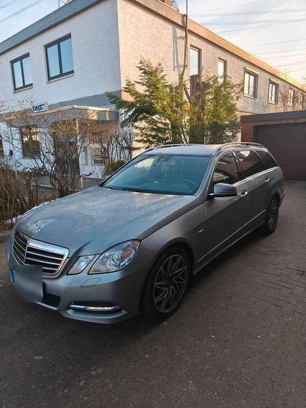 Gebraucht Mercedes E200 Avantgarde 184 PS (135 kW) 2011 Grau Kombi
