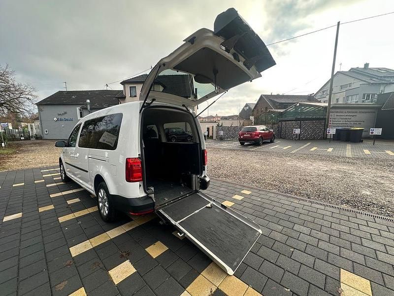 Weiß Gebraucht 2016 VW Caddy Maxi Trendline Van / Kleinbus | 19.990 € - Bild 1/4