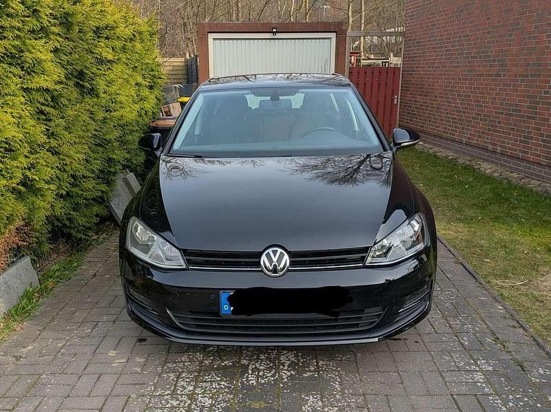 Second-hand VW Golf VII Trendline 105 CP (77 kW) 2013 Negru Berlinǎ