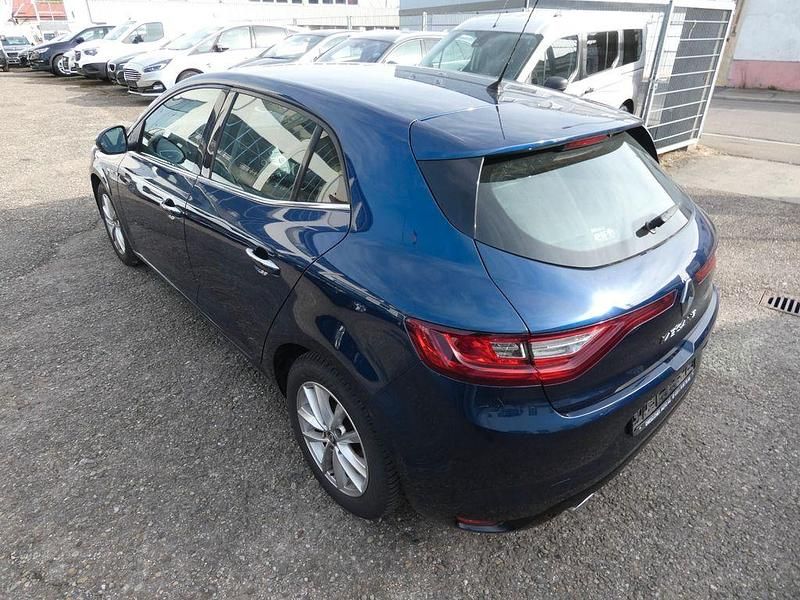 Gebraucht Renault Mégane III Intens 110 PS (80 kW) 2016 Blau cosmos Limousine