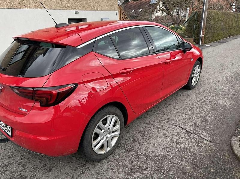 Gebraucht Opel Astra Innovation 125 PS (91 kW) 2017 Rot Limousine