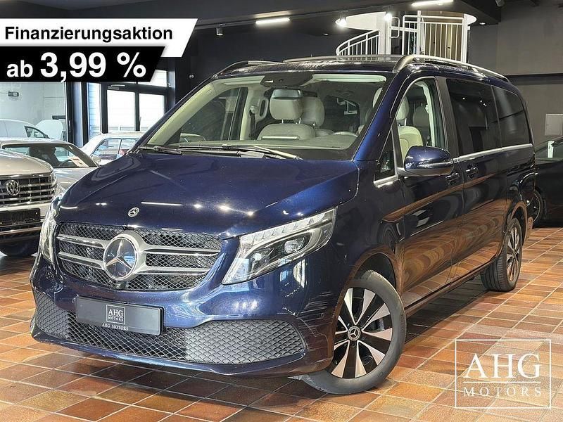 Blau Gebraucht 2022 Mercedes V220 Avantgarde Van / Kleinbus | 45.950 € (Teuer) - Bild 1/4
