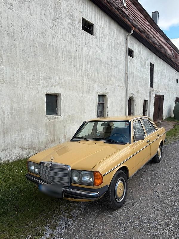 Gebraucht Mercedes 200 106 PS (77 kW) 1983 Gelb Limousine