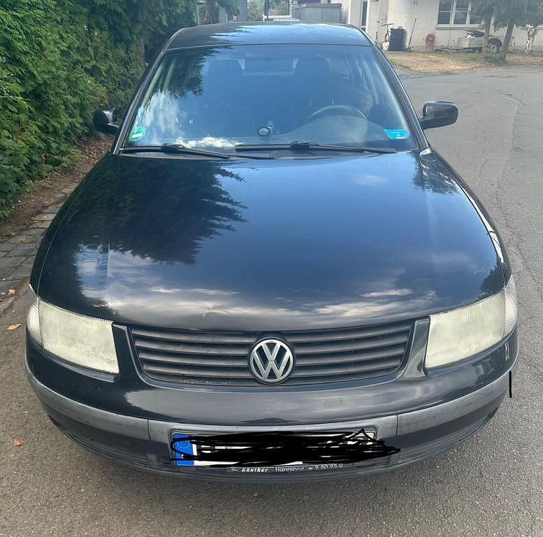 Schwarz Gebraucht 1998 VW Passat Comfortline Limousine | 950 € (Superpreis) - Bild 1/4
