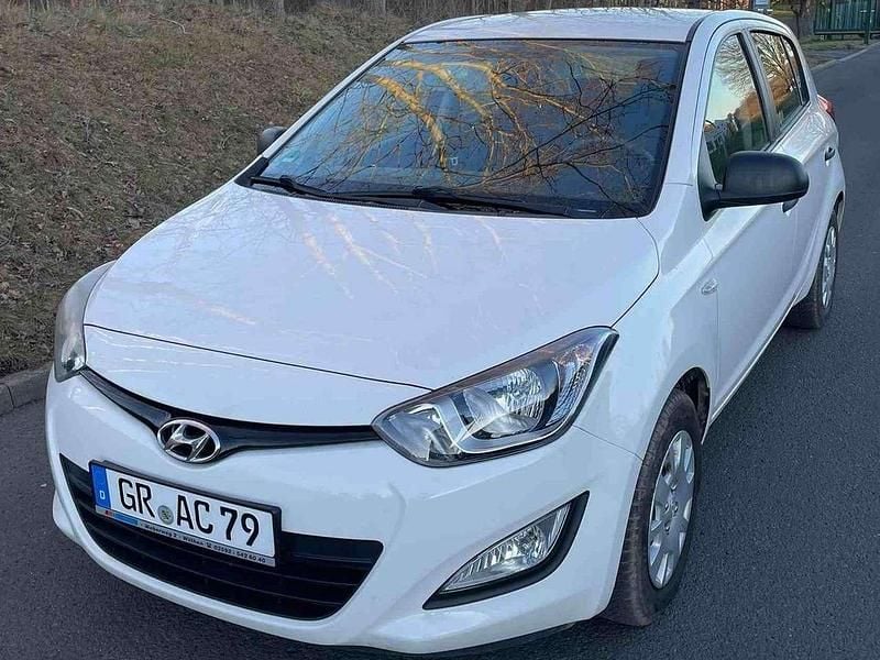 Gebraucht Hyundai i20 Trend 86 PS (63 kW) 2012 Weiß Kleinwagen