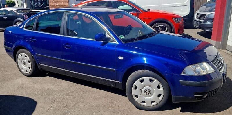 Blau Gebraucht 2002 VW Passat Comfortline Limousine | 1.750 € (Guter Preis) - Bild 1/4
