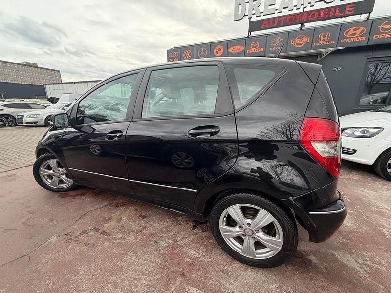 Gebraucht Mercedes A180 109 PS (80 kW) 2011 Schwarz Limousine