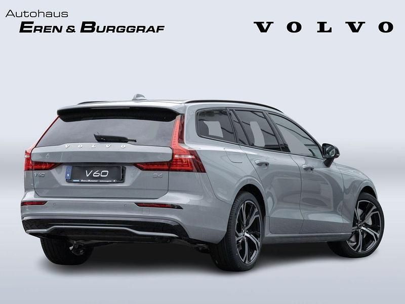 Gebraucht Volvo V60 Plus 197 PS (144 kW) 2024 Vapour grey / metallic Kombi