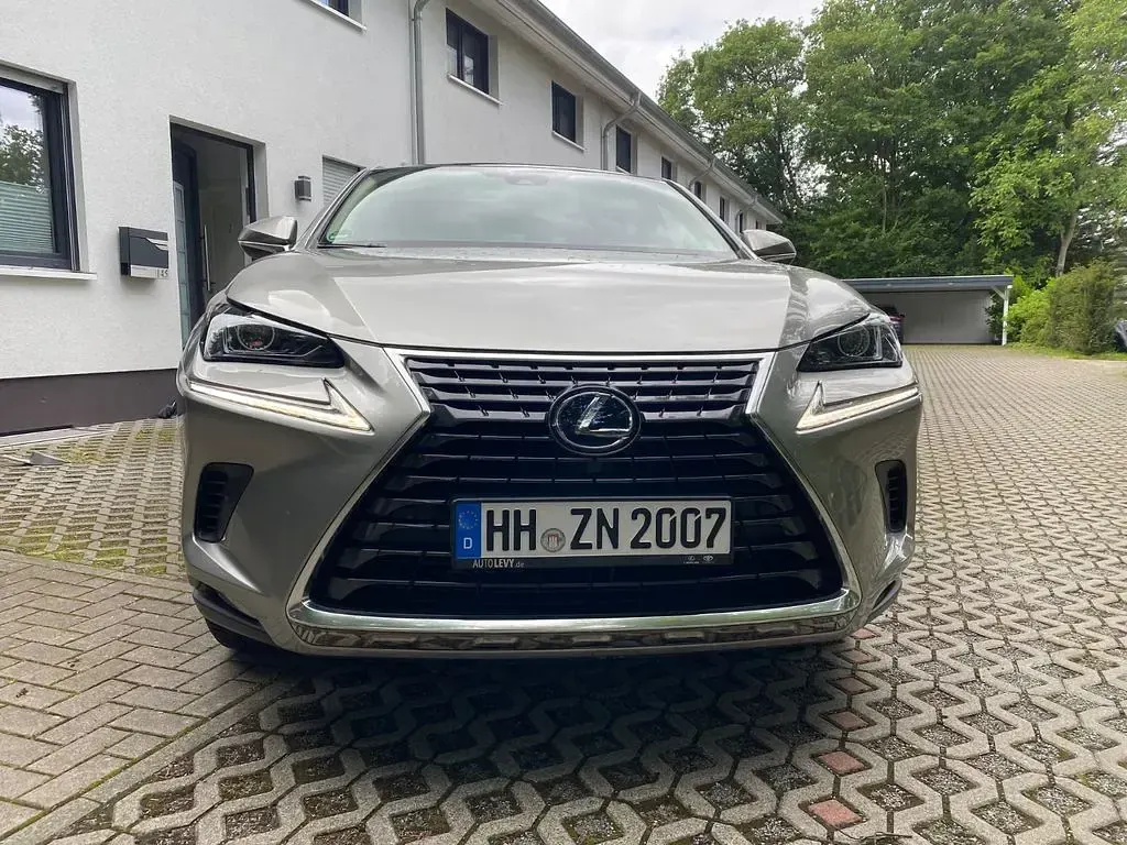 Gebraucht Lexus NX300h E-FOUR Executive Line 155 PS (114 kW) 2020 Sonic titanium SUV