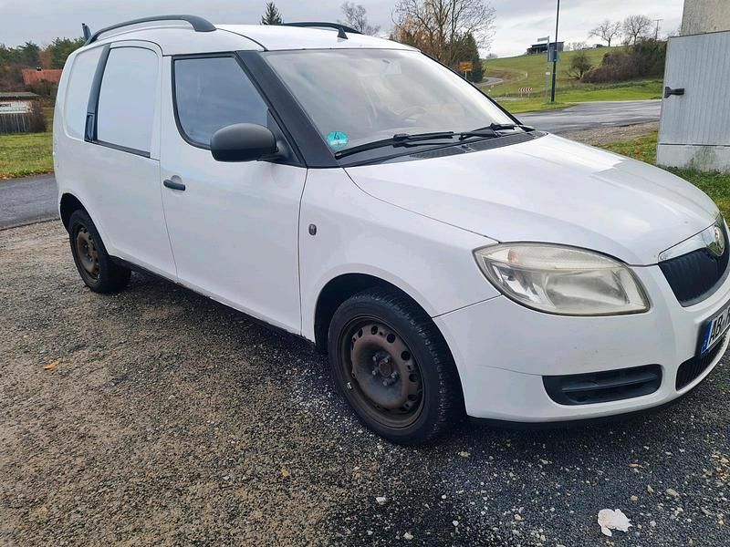 Weiß Gebraucht 2007 Skoda Roomster Van / Kleinbus | 1.900 € - Bild 1/4