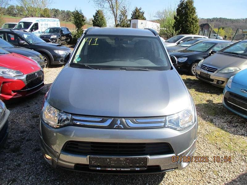Gebraucht Mitsubishi Outlander Invite 150 PS (110 kW) 2013 Platinumgrau (m) SUV