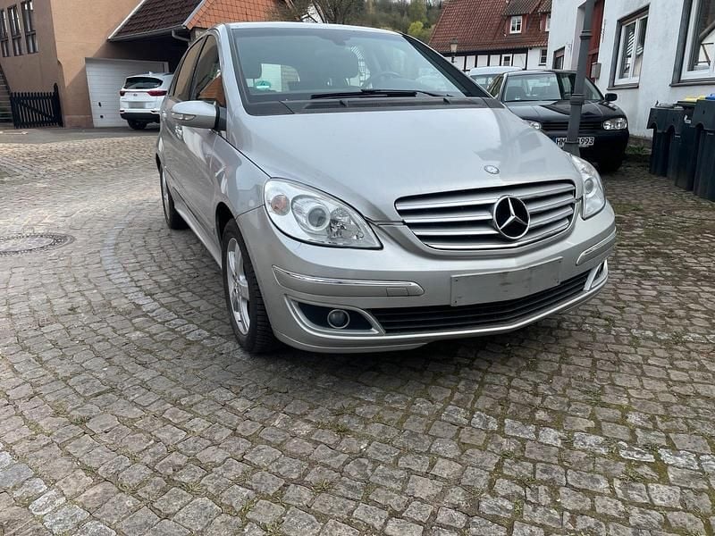 Gebraucht Mercedes B200 136 PS (100 kW) 2008 Silber Van / Kleinbus