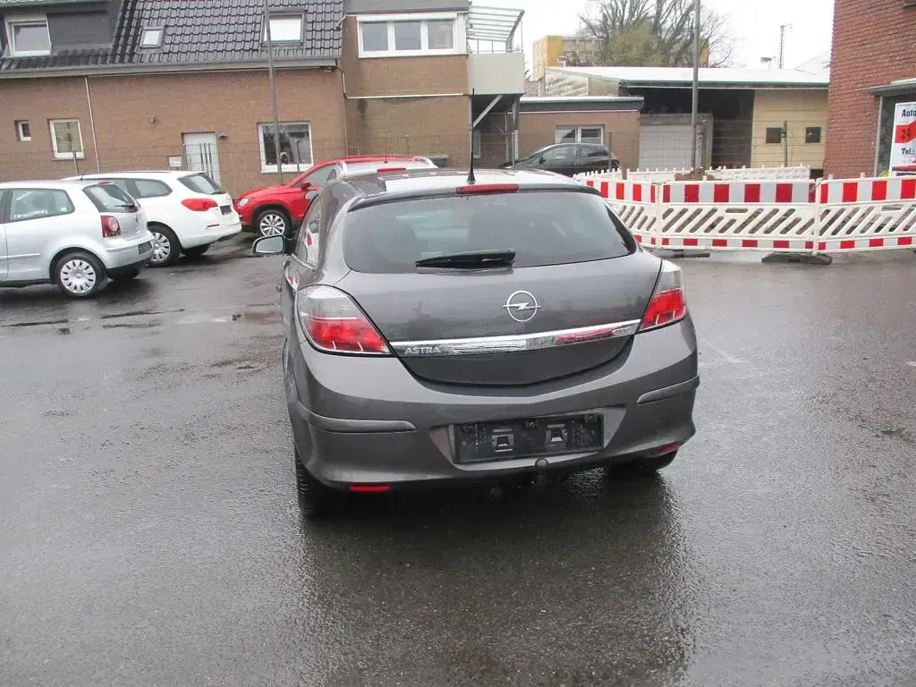 Gebraucht Opel Astra GTC Selection 116 PS (85 kW) 2009 Grau Limousine