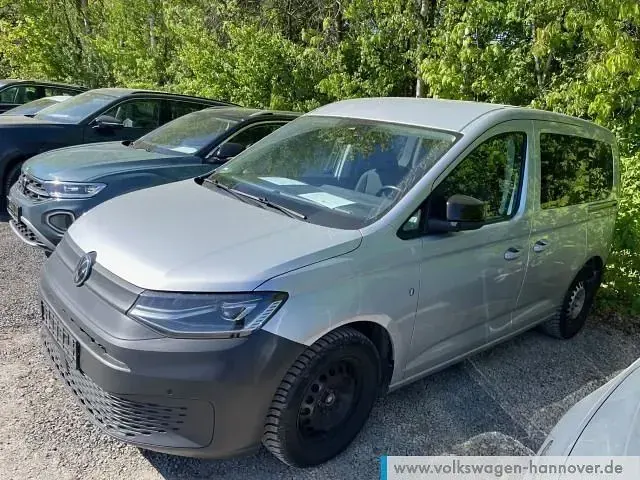 Używany VW Caddy Basis 122 KM (89 kW) 2022 Srebrny Minivan