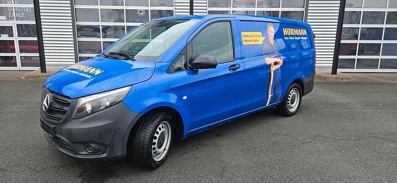 Blau Gebraucht 2022 Mercedes Vito Van / Kleinbus | 33.915 € - Bild 1/4