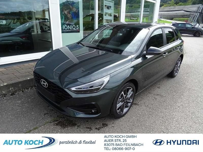 Cypress green / mic) (gruen Neu 2025 Hyundai i30 Advantage Limousine | 29.491 € (Fairer Preis) - Bild 1/4