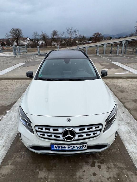Gebraucht Mercedes GLA200 136 PS (100 kW) 2017 Weiß SUV