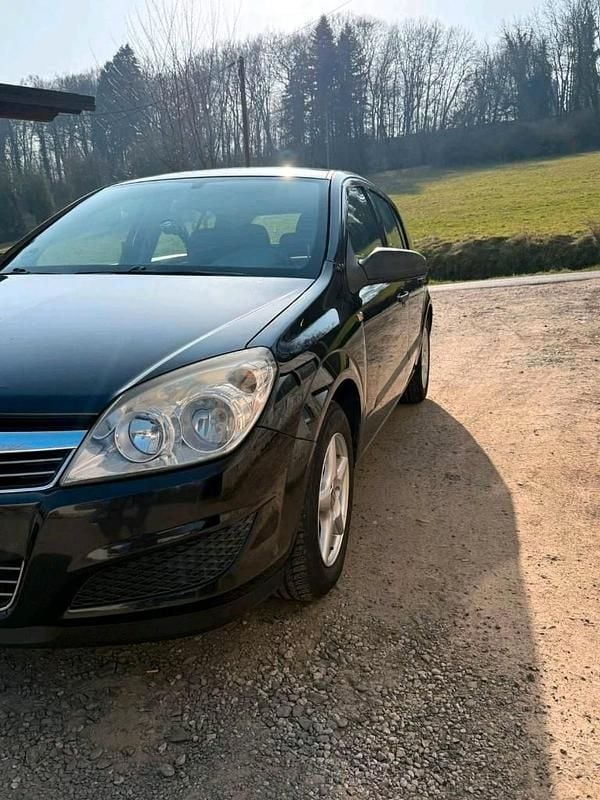 Second-hand Opel Astra 90 CP (66 kW) 2009 Negru Berlinǎ