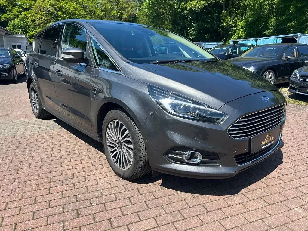 Używany Ford S-MAX Titanium 190 KM (139 kW) 2018 Czarny Minivan