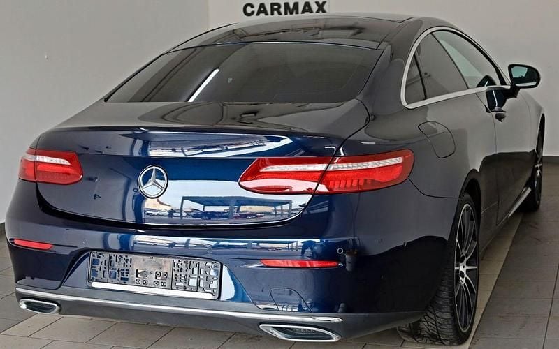 Gebraucht Mercedes E300 Avantgarde 245 PS (180 kW) 2018 Cavansitblau (metallic) Coupé