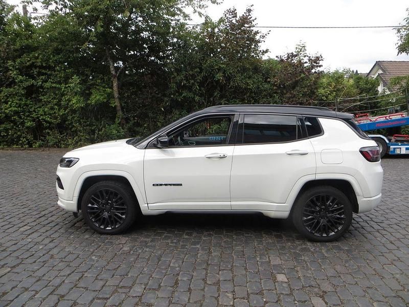 Weiß Gebraucht 2022 Jeep Compass SUV | 21.990 € (Superpreis) - Bild 1/4
