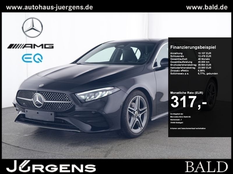 Schwarz kosmosschwarz metallic Gebraucht 2024 Mercedes A200 AMG Limousine | 33.680 € (Fairer Preis) - Bild 1/4