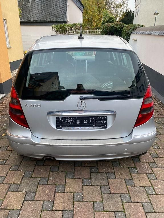 Silber Gebraucht 2004 Mercedes A200 Avantgarde Van / Kleinbus | 2.200 € - Bild 1/4